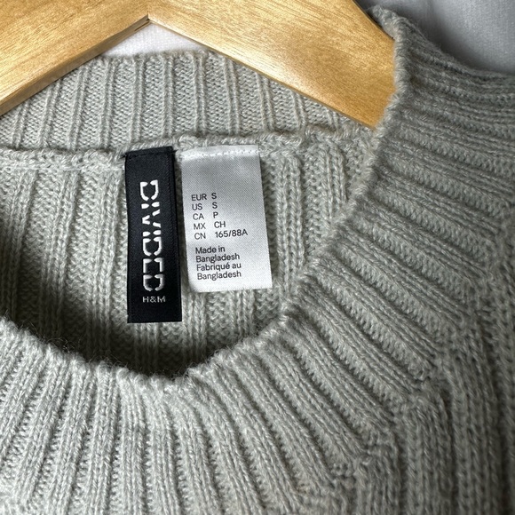 NWOT - H&M Mint Green Sweater SizeS - Picture 2 of 4